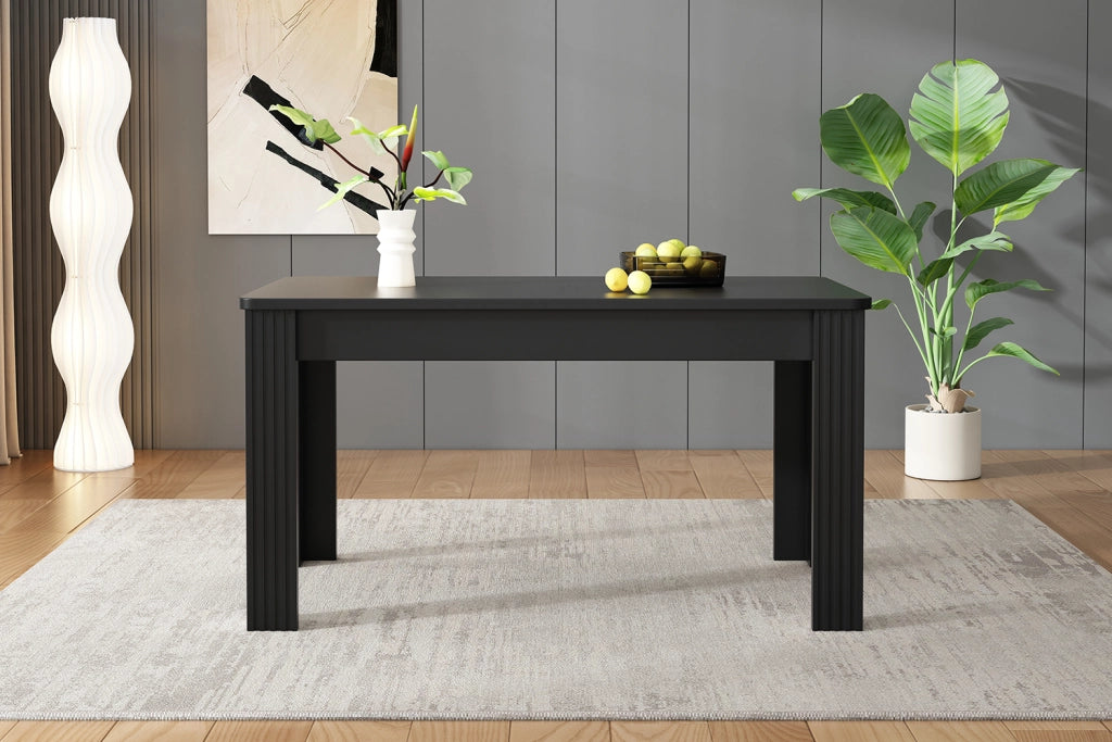 Tavolo da pranzo moderno nero con struttura a quattro gambe, piano in pannello truciolare, design essenziale e montaggio semplice
