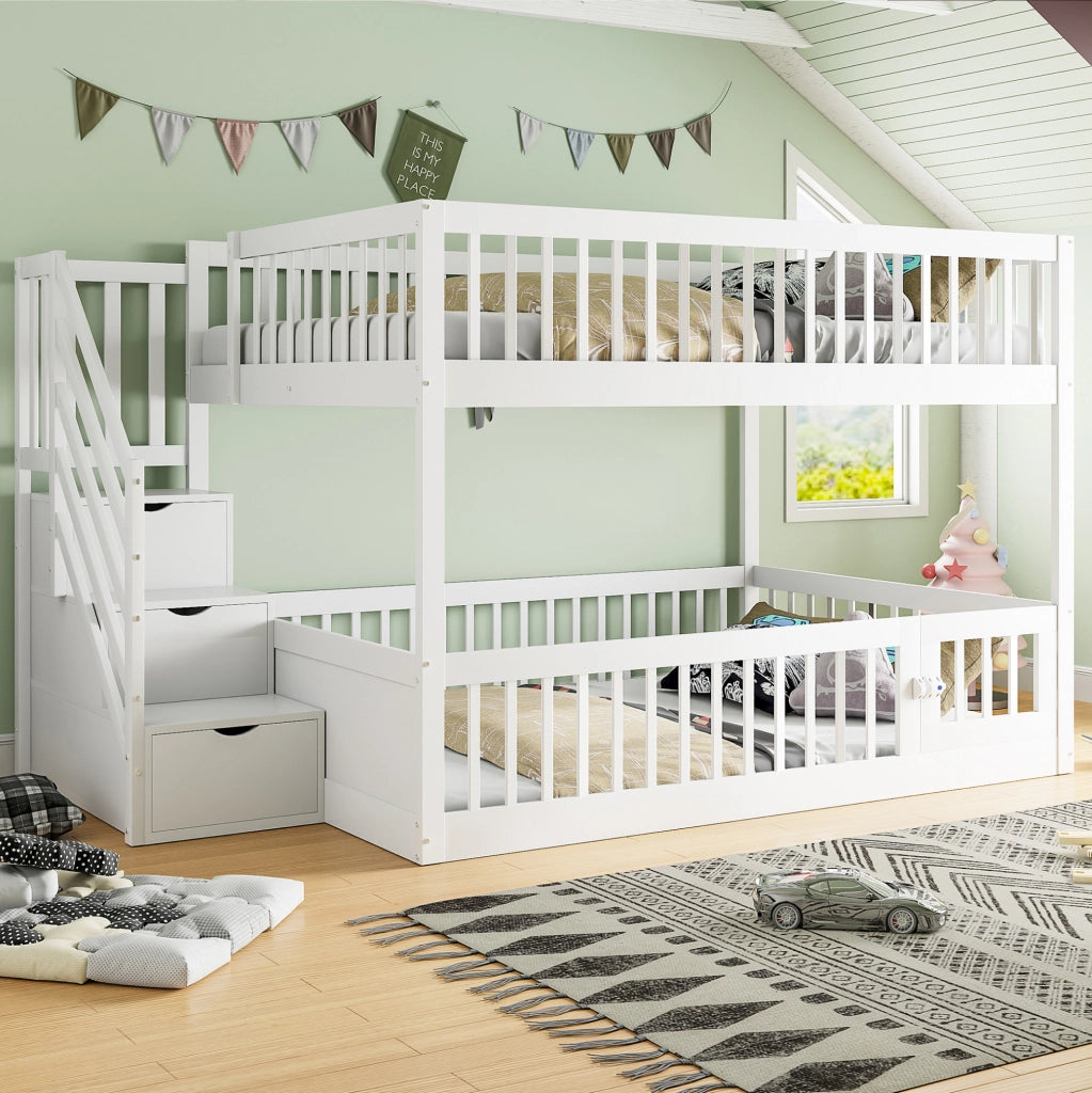 Letto a castello 140x200 cm in legno massiccio; bianco; con scala contenitore e porta inferiore