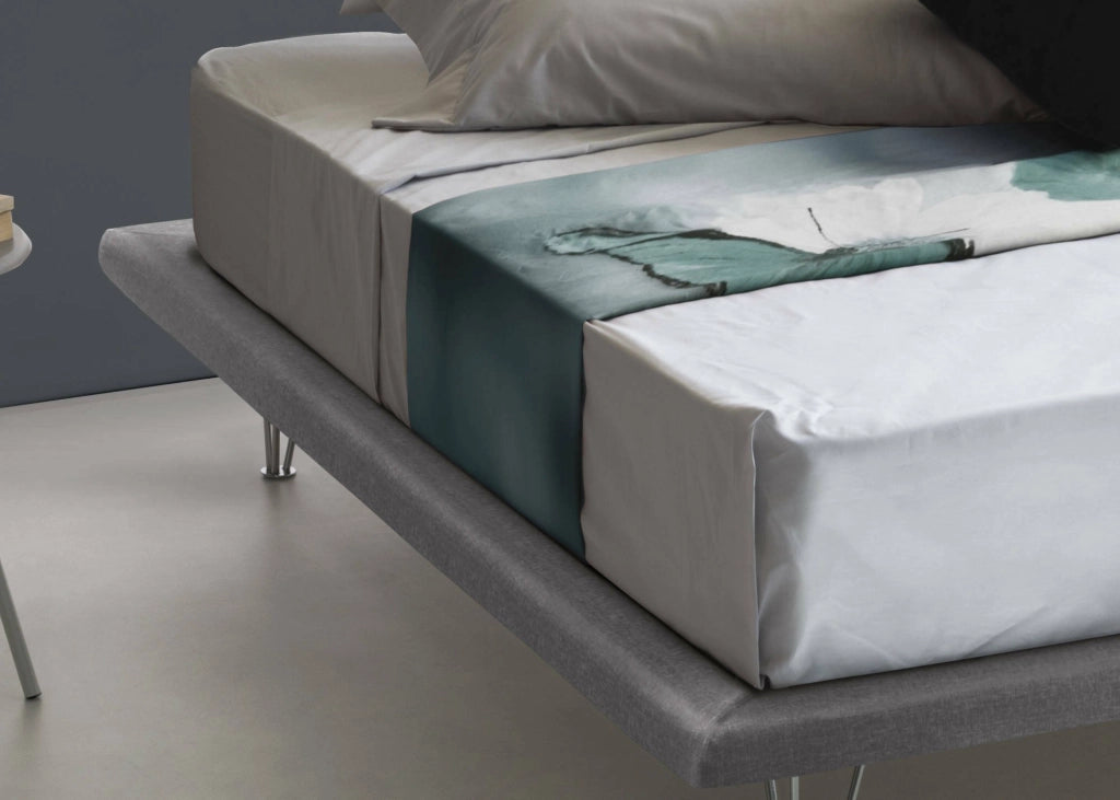 Letto matrimoniale Pietersite, Letto fisso in tessuto con piedini, Made in Italy, adatto per materasso cm 160x200, Grigio