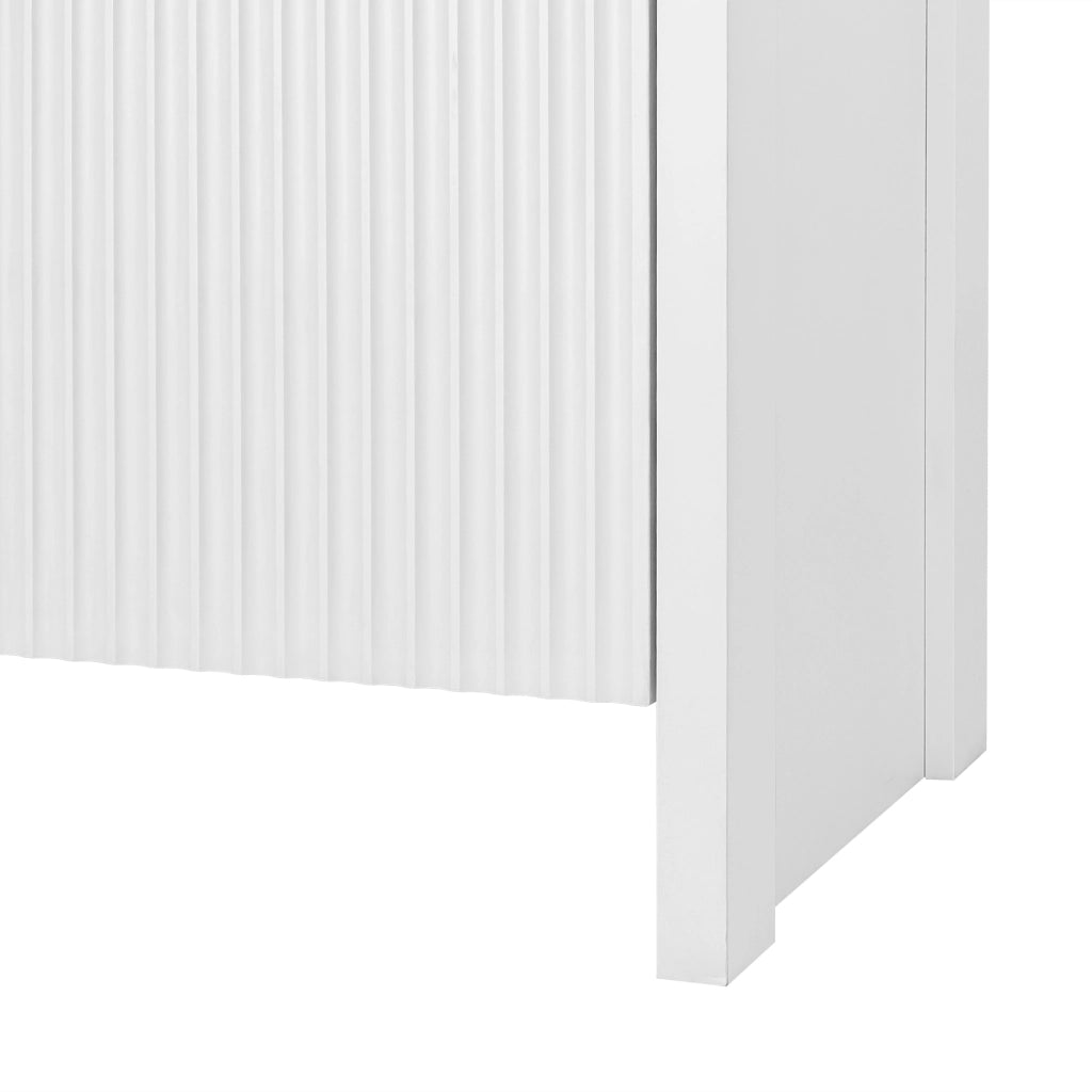 Sideboard moderno bianco con maniglie oro e ripiani interni regolabili, 140 x 38 x 80 cm
