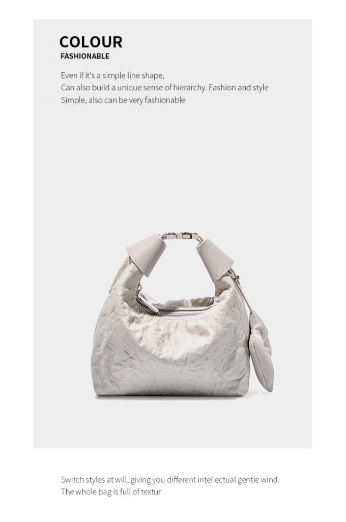 Borsa a tracolla diagonale da donna in pelle di vacchetta stropicciata, colore bianco.