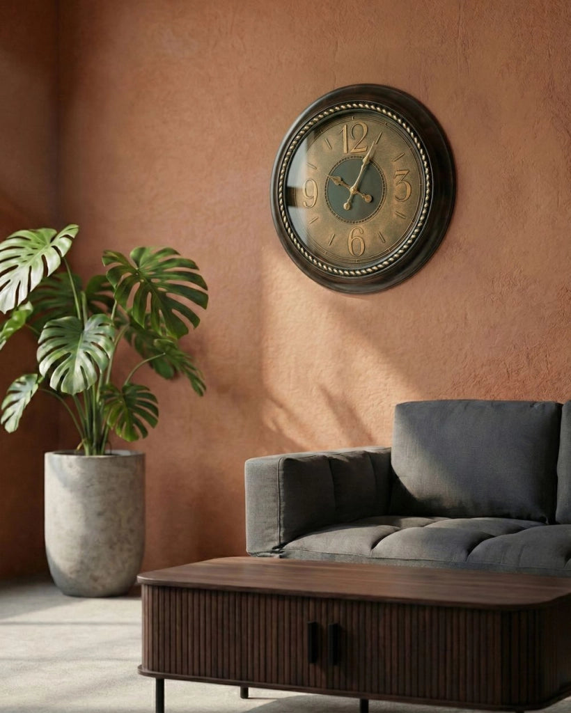 Orologio da parete con cornice sintetica dorata ⌀ 55 cm Finitura verniciata Forma rotonda Design classico Accessori per la casa