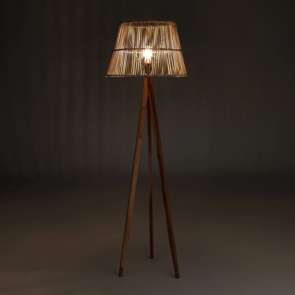 Lampada da terra in rattan beige struttura in teak