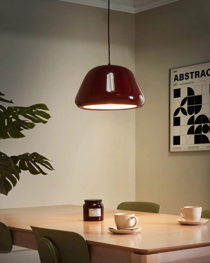 Lampada a sospensione in metallo rosso lucido moderna di ispirazione vintage di forma arrotondata