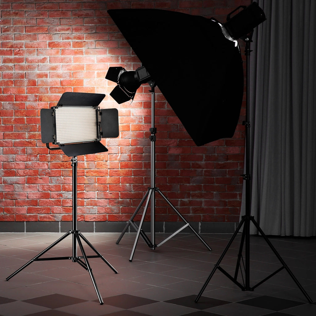 Niova 600 Plus Bi Colour + stativo per lampada WT-806 - Set di luci video LED a luce continua per area 36 Watt 600 LED dimmerabili 3200-5600K CRI 97 DMX + telecomando + stativo per luce