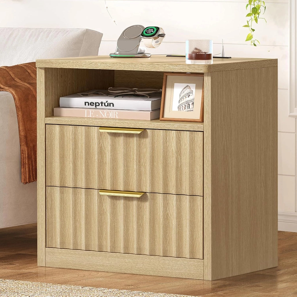 Tavolino da Letto Scanalato, Comodino con Prese USB e Tipo C, Illuminazione LED, 2 Cassetti e Scomparto Aperto, per Camera da Letto e Soggiorno, Legno Naturale