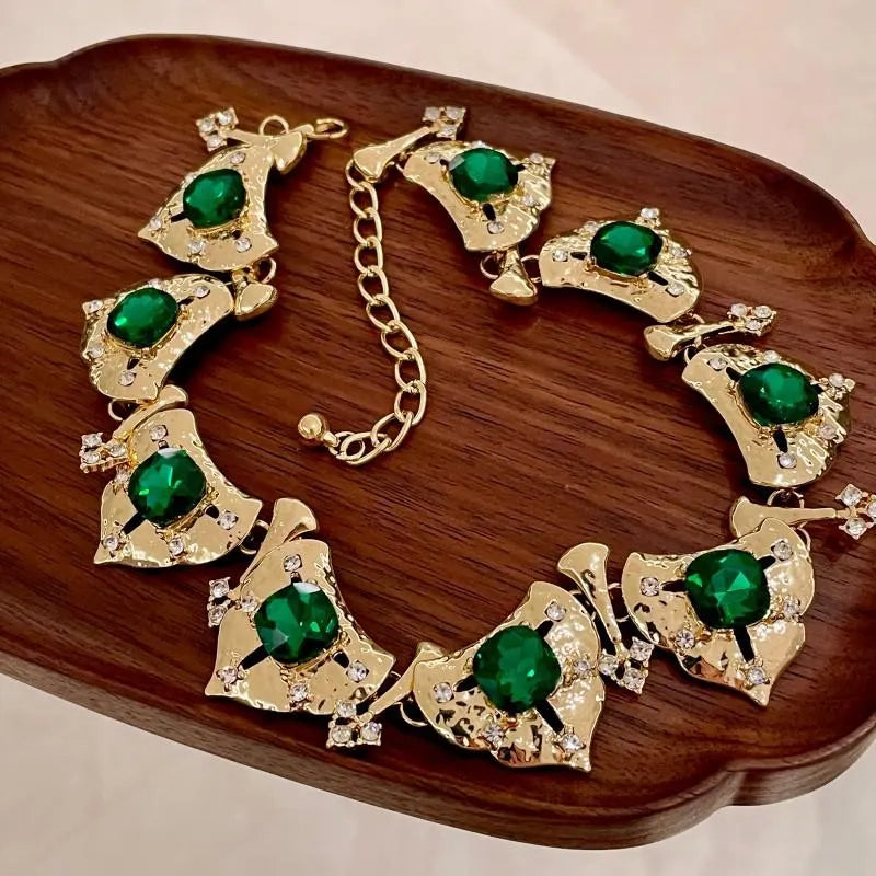 Collana vintage fatta a mano con diamanti e cristalli verdi, regalo di Natale o compleanno.