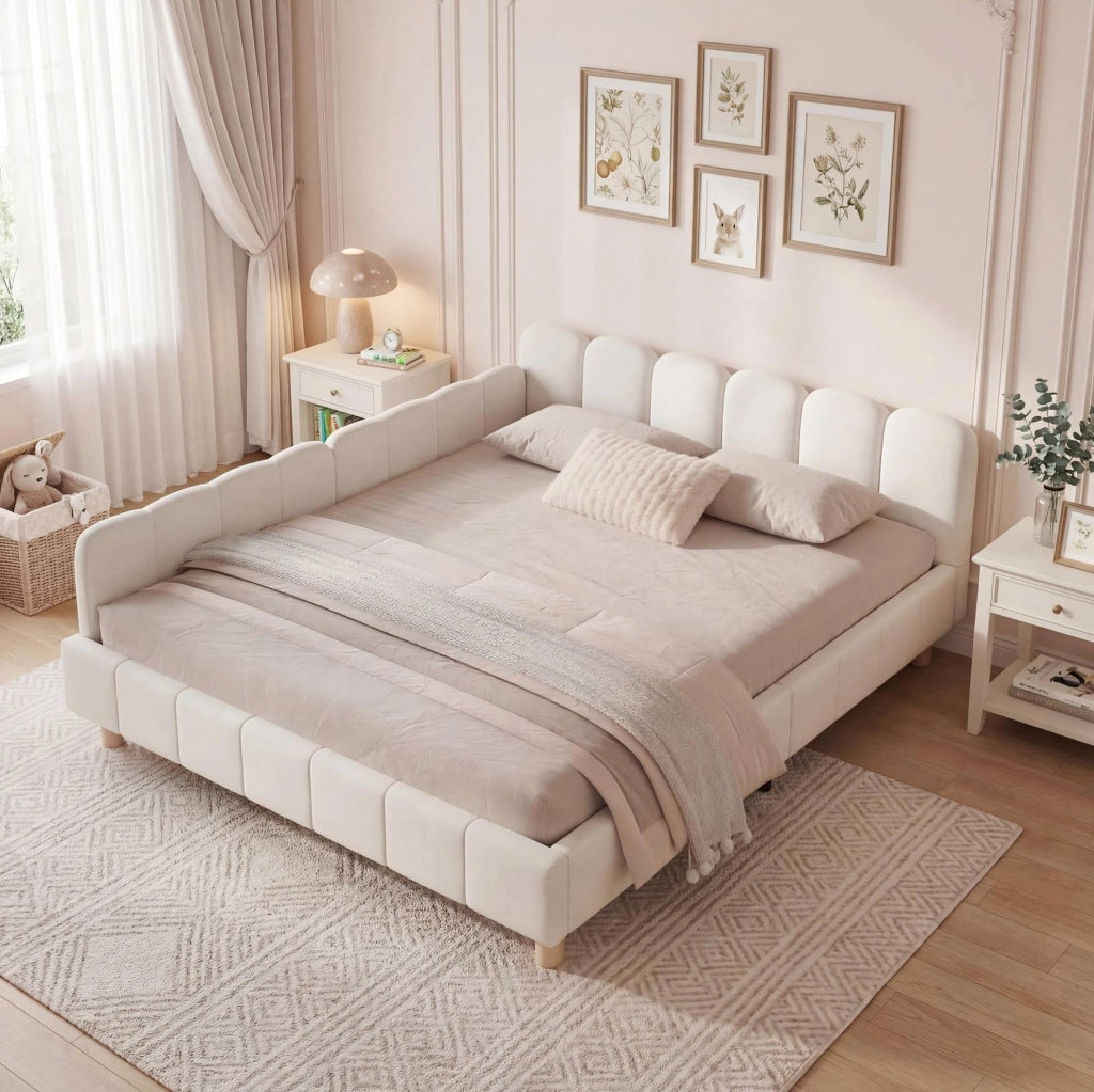 Letto per bambini 140x190 cm in velluto beige con testiera ergonomica e tasche laterali