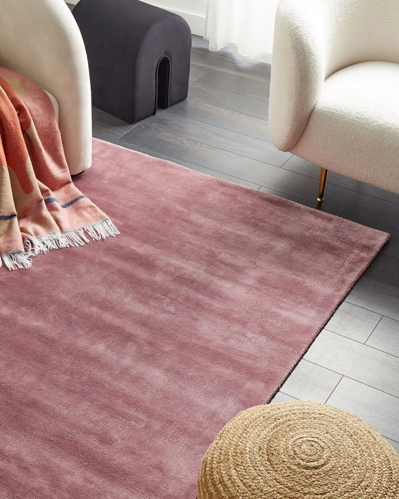 Tappeto in viscosa rosa 140 x 200 cm a pelo corto capitonné moderno