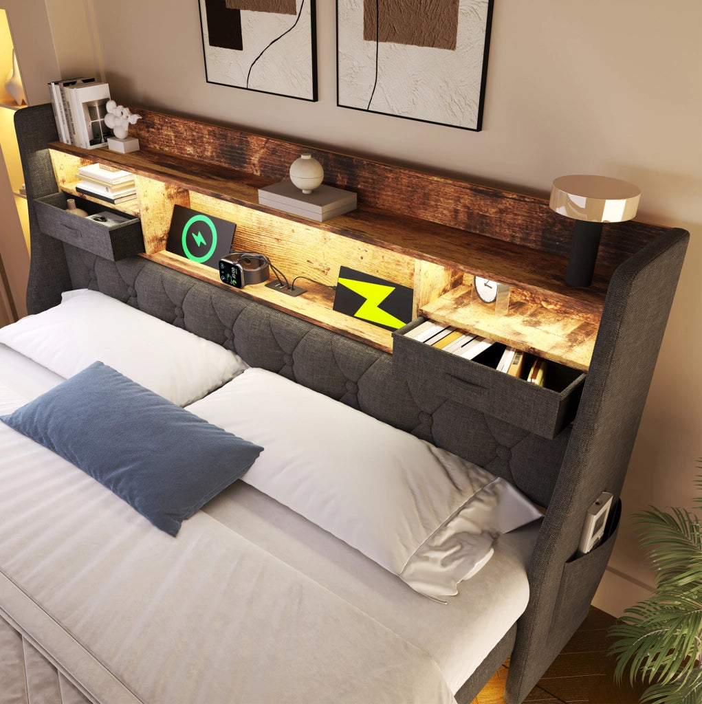 Letto matrimoniale 140x190 cm con LED; testiera portaoggetti e ricarica USB in lino grigio
