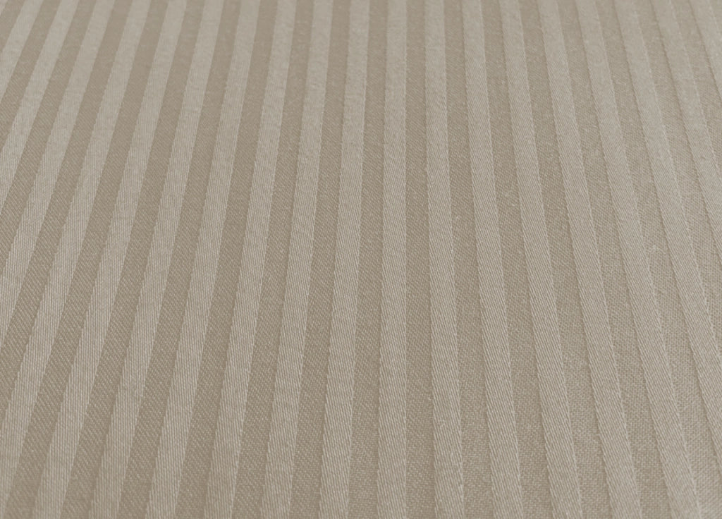 Completo Lenzuola Letto In 100% Raso Cotone Rigato 5mm In Tinta Unita - Piazza E Mezza - Tortora