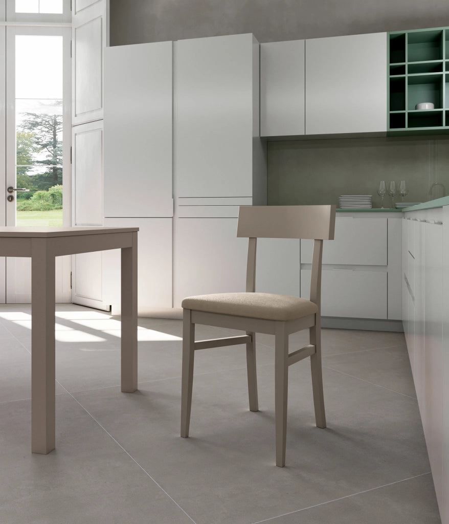 Sedia Monaco Tortora - Sedia in Legno di Faggio Laccato con Seduta in Similpelle Imbottita - Design Contemporaneo Elegante - Stones