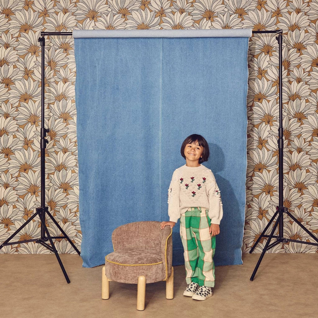 Poltrona vintage per bambini in legno di gomma e tessuto ciniglia,
