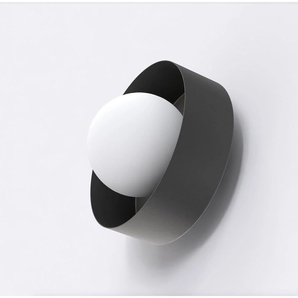 Lampada a parete Lulu in acciaio nero con diffusore sferico