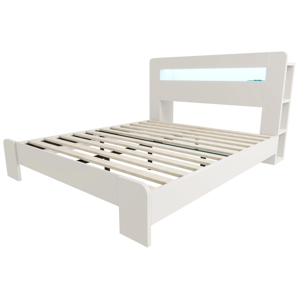 Letto matrimoniale 140×200 cm con testiera con ripiani; LED e prese; senza materasso; legno; bianco