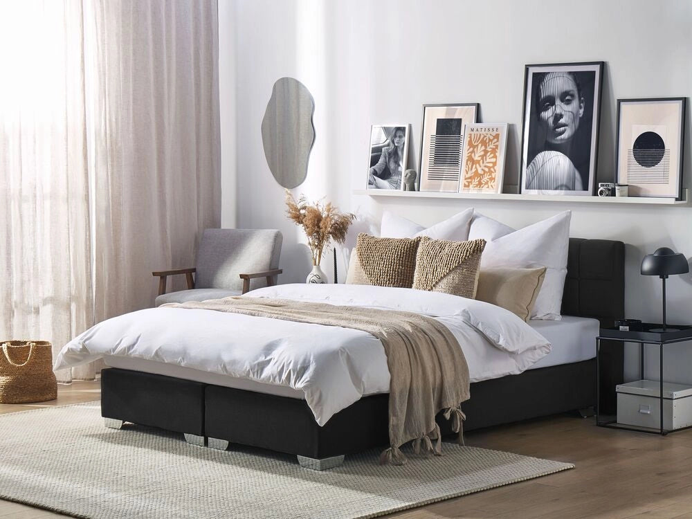 Divano letto 180 x 200 cm Struttura imbottita in tessuto Nero con testiera trapuntata e materasso