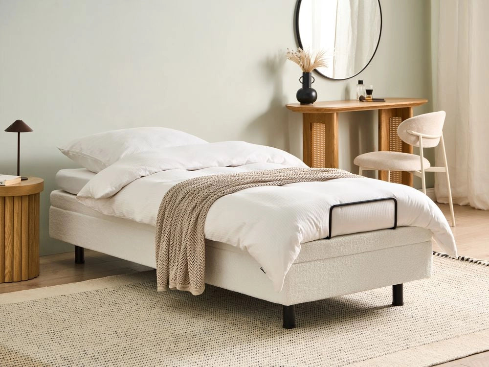 Letto singolo in bouclè bianco sporco regolabile con telecomando senza testata 90 x 200 cm stile moderno