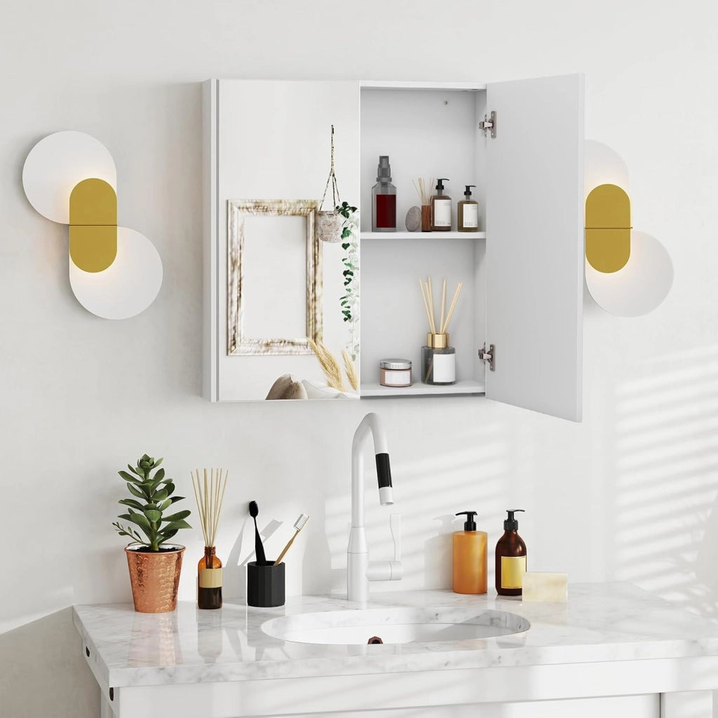 Armadietto da Bagno con Specchio a 2 Ante, Mobiletto da Parete Pensile con Mensola Regolabile, Mobile Bagno Sospeso con Specchiera 65 x 62 x 11 cm, Bianco