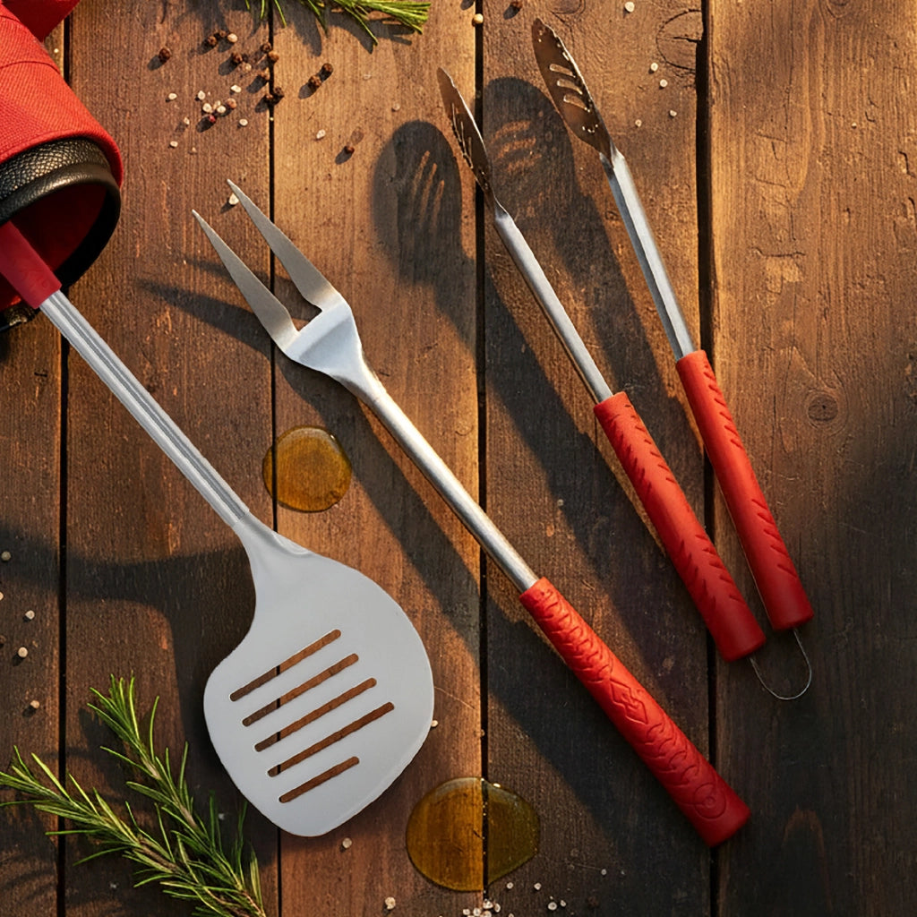 Set Accessori Barbecue 4 Pezzi con Borsa Porta Utensili Stile Golf – Utensili BBQ Pinza, Forchettone, Spatola in Acciaio Inox 430 Certificato per Alimenti – Manico Antiscivolo con Custodia e Tracolla