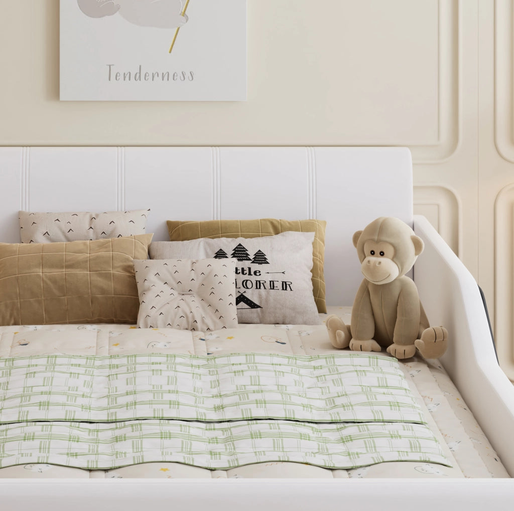 Letto imbottito per bambini con scrivania, sgabello e ripiano 140x200 cm bianco