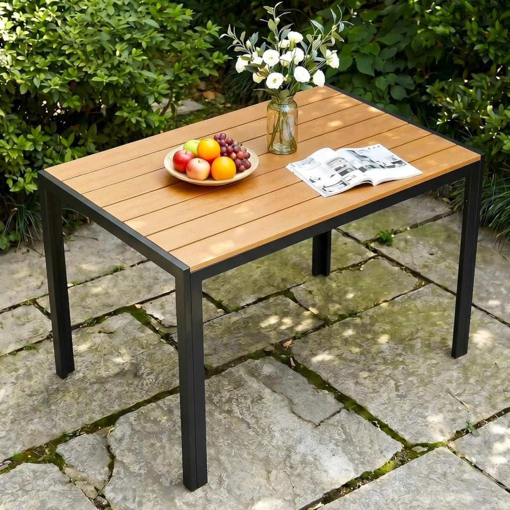 Tavolo da Giardino 110x70 cm, Tavolo da Terrazzo in WPC per 4-6 Persone, Tavolo da Balcone Resistente alle Intemperie con Telaio in Alluminio, Design Effetto Legno,Marrone Teak