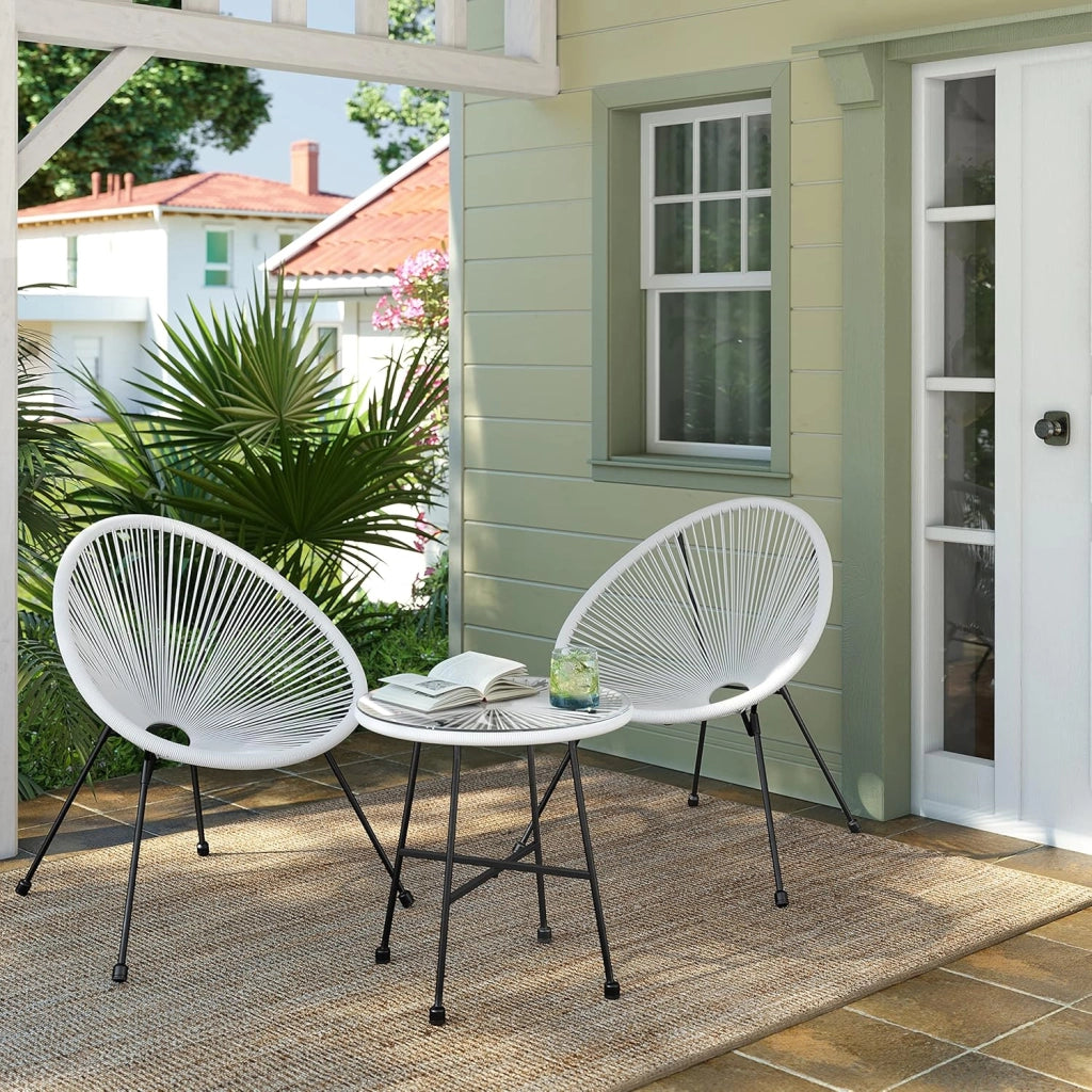SONGMICS Mobili da Giardino Set 3 Pezzi, Sedia Acapulco, Poltrona da Esterno, Tavolino con Piano in Vetro e 2 Sedie, Set Conversazione per Interni ed Esterni, Bianco GGF013W02