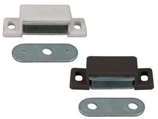 CRICCHETTO MAGNETICO RETTANGOLARE NORMALE- - mm.48x18x13h., 2 fori, in plastica bianco - 150 pezzi