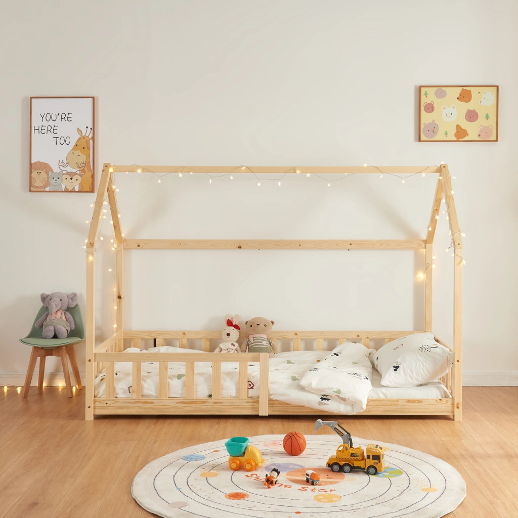 Letto Singolo Hesel per Cameretta Forma di Casetta con Materasso 90 x 200 cm Naturale [en.casa]