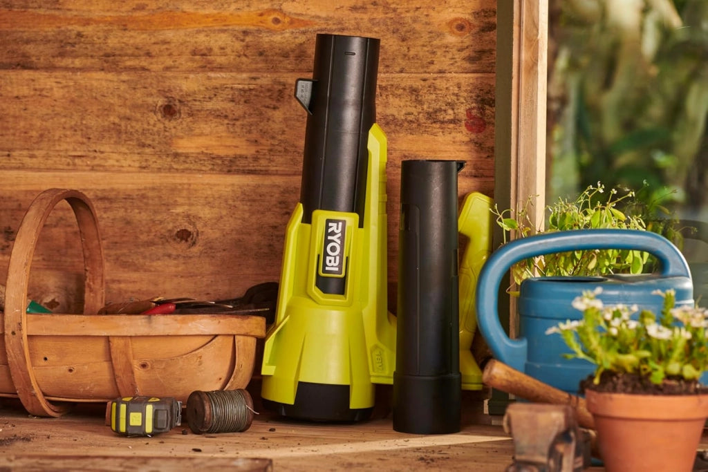 RY18BLA-140 Soffiatore a Batteria 18V ONE+ con 1 Batteria 4.0Ah, Turbina Jet, Tubo Removibile, Impugnatura Ergonomica, Velocità Ventola 145 km/h, Flusso d'Aria 7,1 m3/min