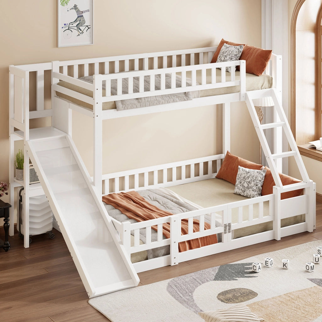 Letto a castello 140x200 con scivolo, scale e ripiani, bianco