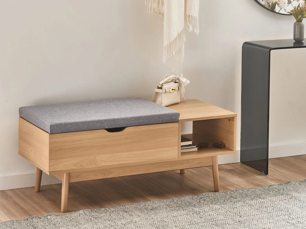 Panca porta scarpe in truciolato bianco con scomparti per scarpe e gambe in legno, soluzione moderna per l'ingresso