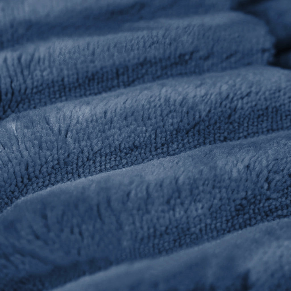 Divano con chaise longue in velluto a coste blu; schiuma ad alta elasticità