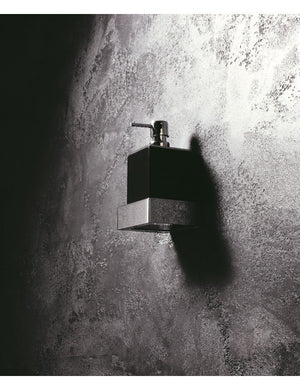 Dispenser di Sapone Liquido da Parete GAMMA in Ottone Cromo Nero Opaco / 200 ml