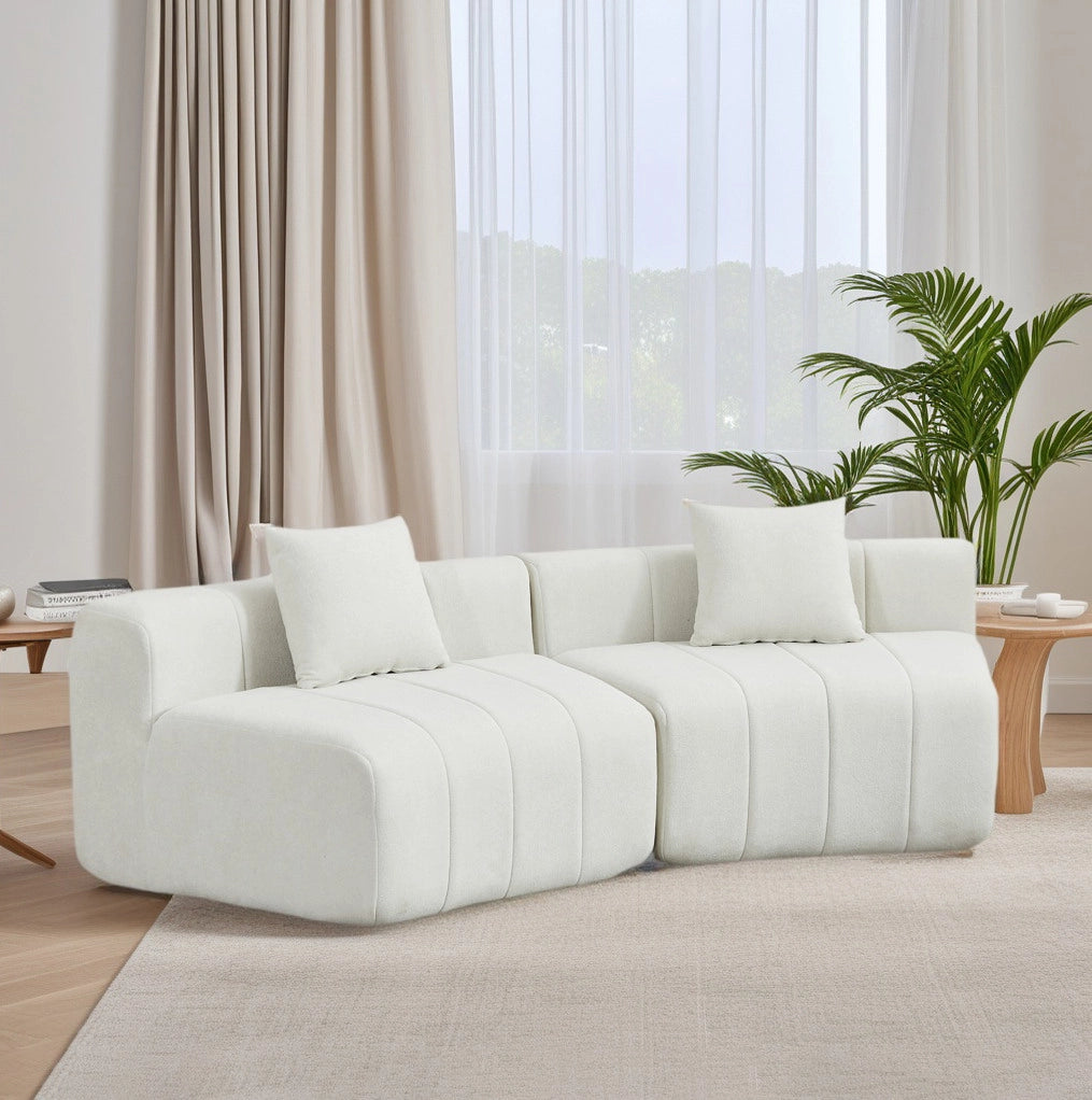 Divano modulare curvo in ciniglia beige con 2 cuscini