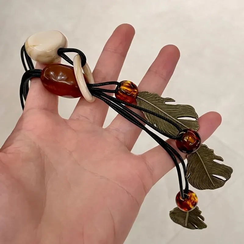 Collana vintage con ciondolo a foglia e perline: gioielli con nappe fatti a mano