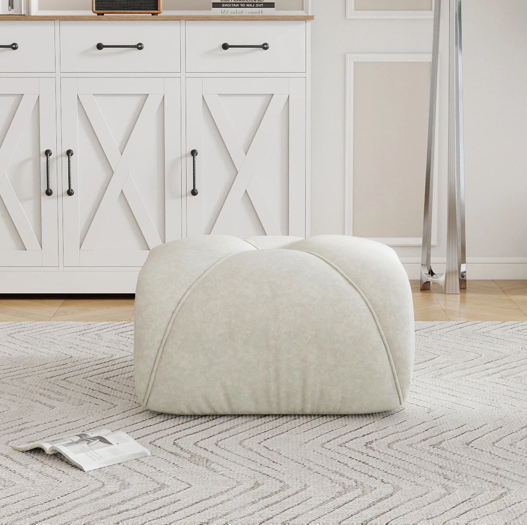 Ottomana ULEVR in ciniglia beige chiaro, complemento d'arredo per soggiorno