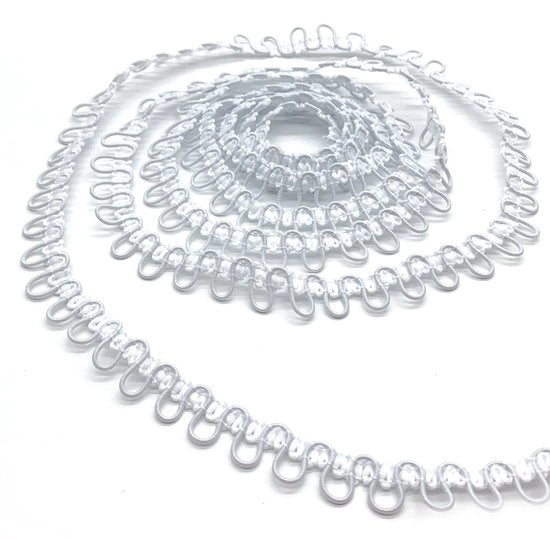 Tessuto con Foro per Cintura 4,5 Metri - Elastico - Decorazione con Bordo - Filo in Nilon Durevole - Adatto per Abiti - Fori Perfetti per Cinture - Trasformazione per Abiti