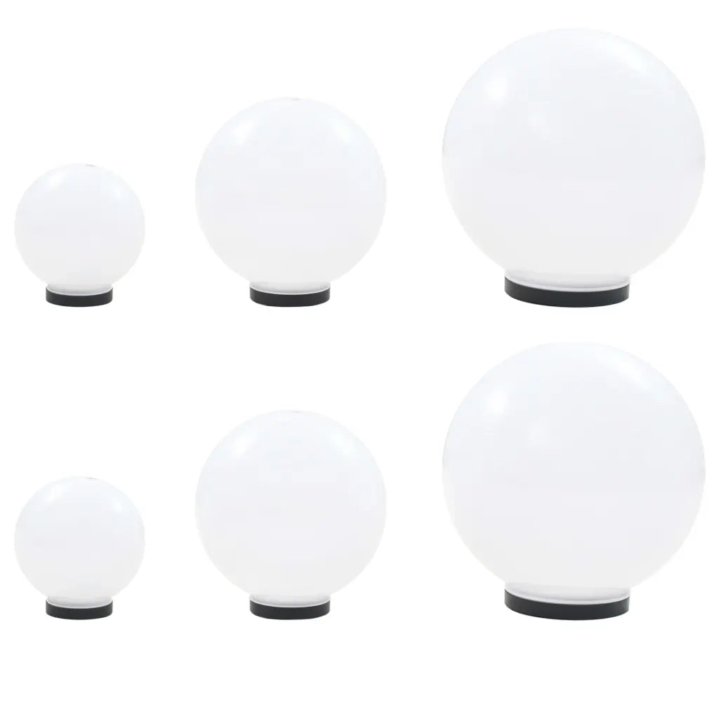 Set di 6 lampade decorative sferiche a LED 20 x 30 x 40 cm per creare un'atmosfera accogliente in giardino realizzate in PMMA bianco. Codice articolo: 02_0046386.