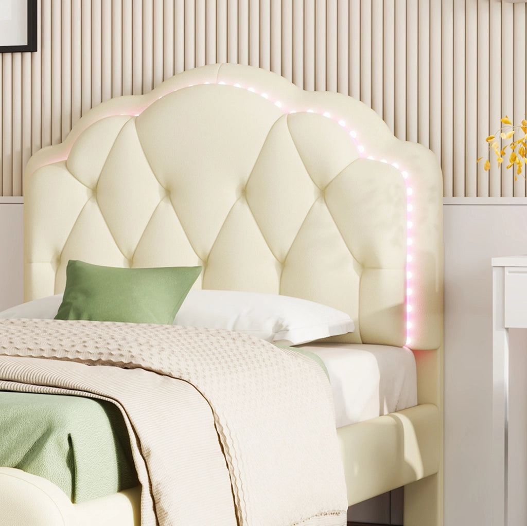 Letto imbottito in PU beige con testiera ondulata e strisce luminose multicolore
