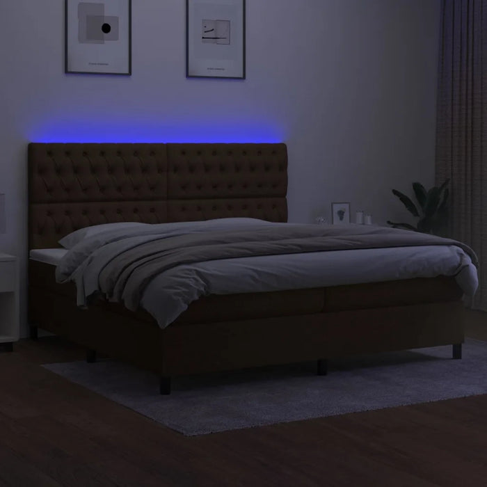 Letto a Molle Materasso e LED Marronescuro 200x200cm in Tessuto