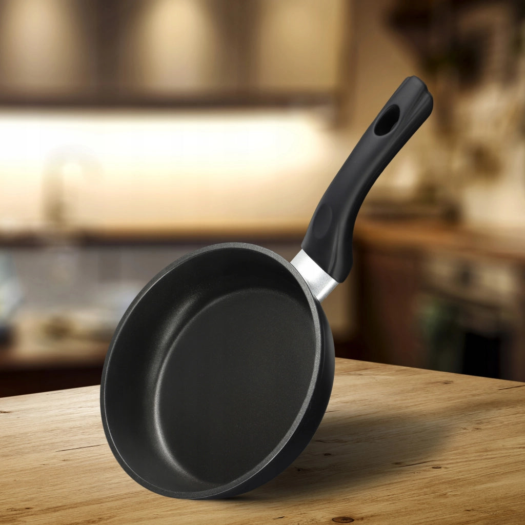 Padella antiaderente KADAX da 20 cm, piccola, per piani cottura a gas e induzione.