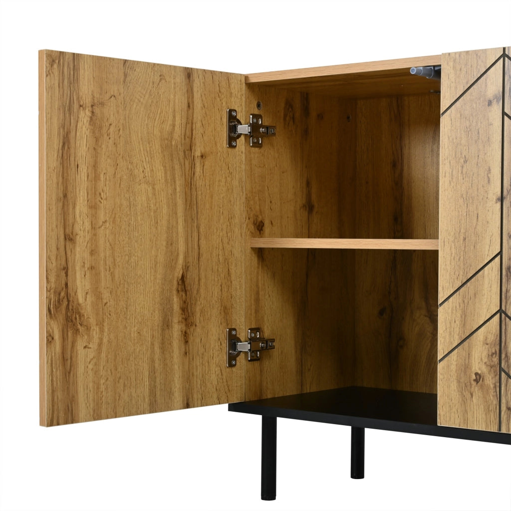 Credenza, mobile a tre ante, pannelli in truciolato, gambe di sostegno in metallo, colore legno naturale
