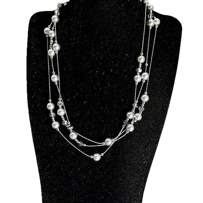 Collana lunga con stella di perle grigio argento