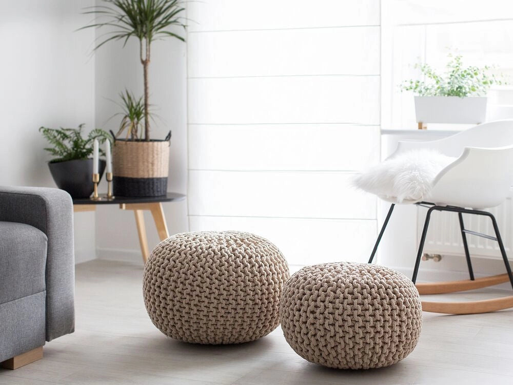 Pouf ottomana beige in cotone lavorato a maglia perline EPS riempimento rotondo piccolo poggiapiedi 40 x 25 cm