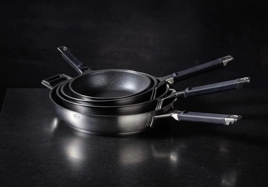 Piastra da Frittura in Acciaio Inossidabile con Maniglia in Silicone da 32 cm - Adatta per Induzione e Lavastoviglie - Smalto Antiaderente - ProResist SILENCE PRO