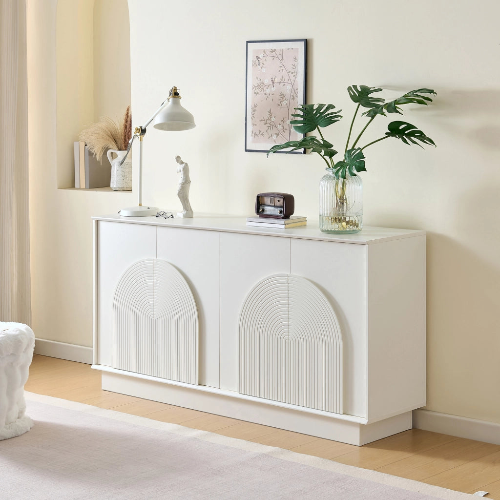 Credenza moderna bianca a 4 ante con pannelli curvi e ampio spazio per organizzare la casa