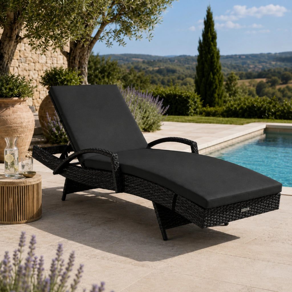 Lettino Prendisole In Polyrattan Con Schienale Regolabile Reclinabile E Cuscino Imbottito Comfort Ideale Per Giardino Terrazza Piscina Solarium Balcone Relax Outdoor E Arredo Esterno 190 x 62 x 34 Cm Nero