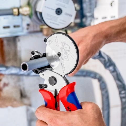 KNIPEX 90 25 25 Tagliatubi per Tubi Compositi e in Plastica Fino a Ø 26 mm con Impugnature Ergonomiche Multicomponente e Meccanismo di Bloccaggio Colore Acciaio