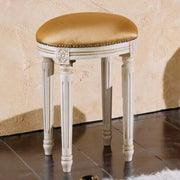 Panca imbottita in legno shabby con intagli e fregi