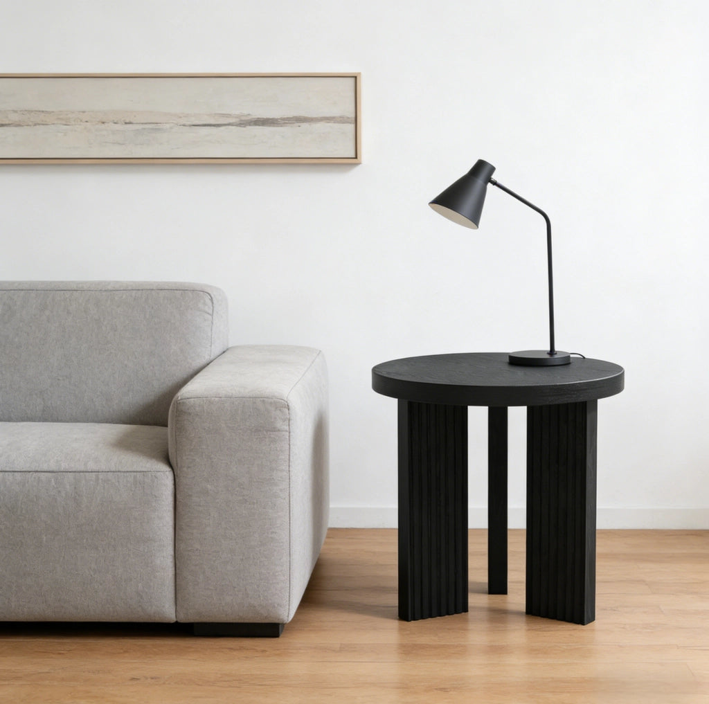 Tavolino rotondo a 3 gambe in MDF con scanalature verticali; nero